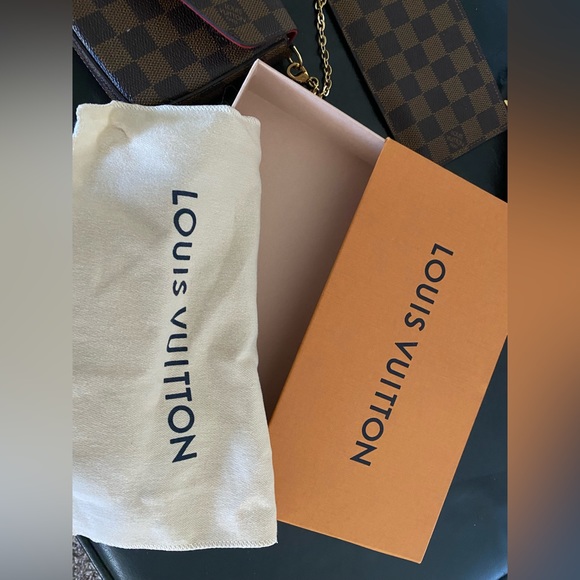 Authentic LOUIS VUITTON FÉLICIE POCHETTE (sold out on website) - Picture 8 of 9